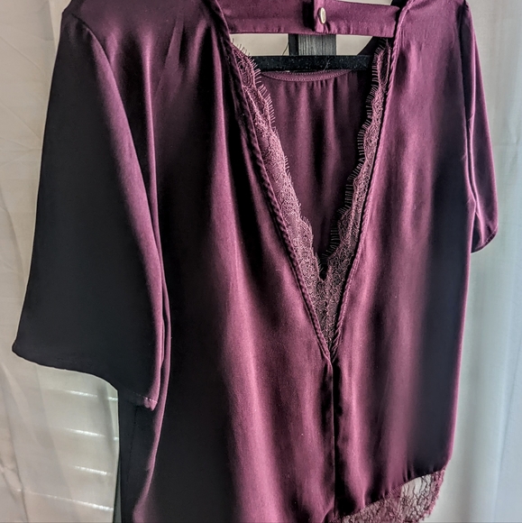 Dynamite Lace Detailed Blouse - Picture 6 of 8